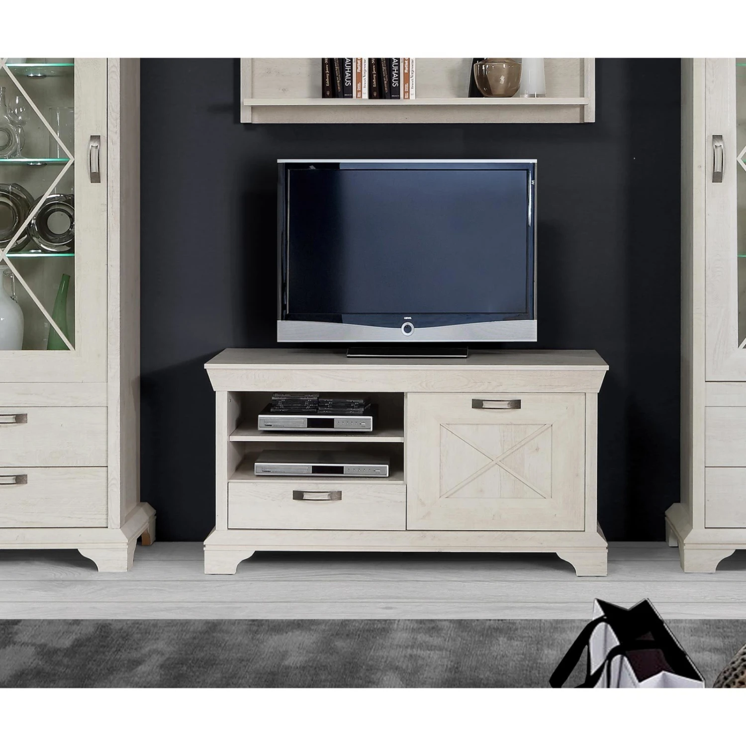 TV-Lowboard - Pinie weiß - 123 cm 3 TV-Lowboard - Pinie weiß - 123 cm – Bild 3